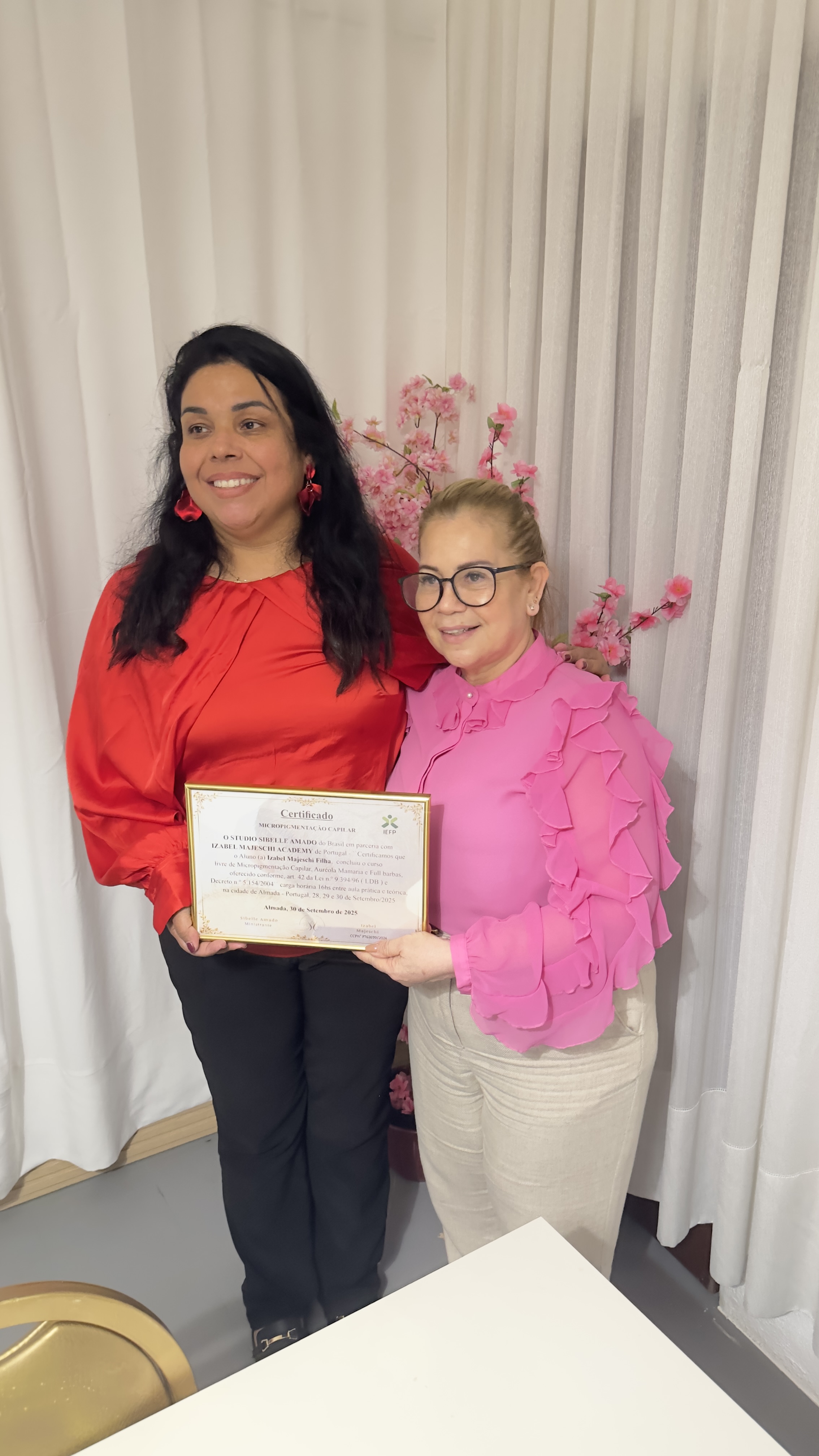 Izabel Majeschi – aluna certificada em micropigmentação capilar